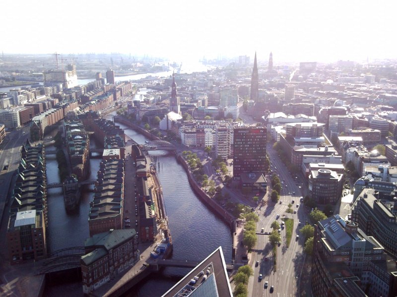 HH von oben mit Hafen retuschiert 2.jpg - Hamburg hat eine enge Beziehung mit Joinville seit 180 Jahren